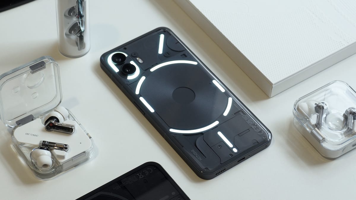 Nothing Phone(3): il nuovo teaser svela il design dual-tone, addio all'Interfaccia Glifo?