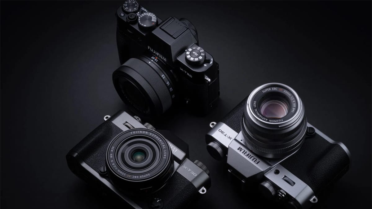 Fujifilm X-T30 III ufficiale: nuovo processore, autofocus AI e ghiera Film Sim a 1000 euro