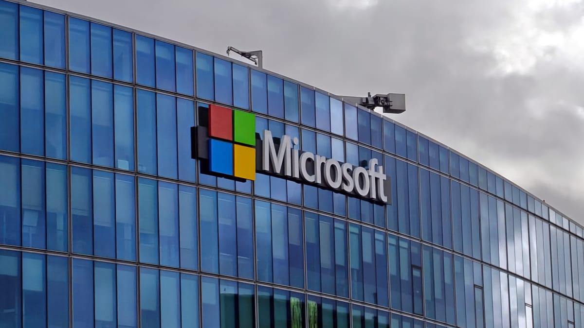L'IA sostituirà i lavori d'ufficio entro 18 mesi: la previsione shock di Microsoft