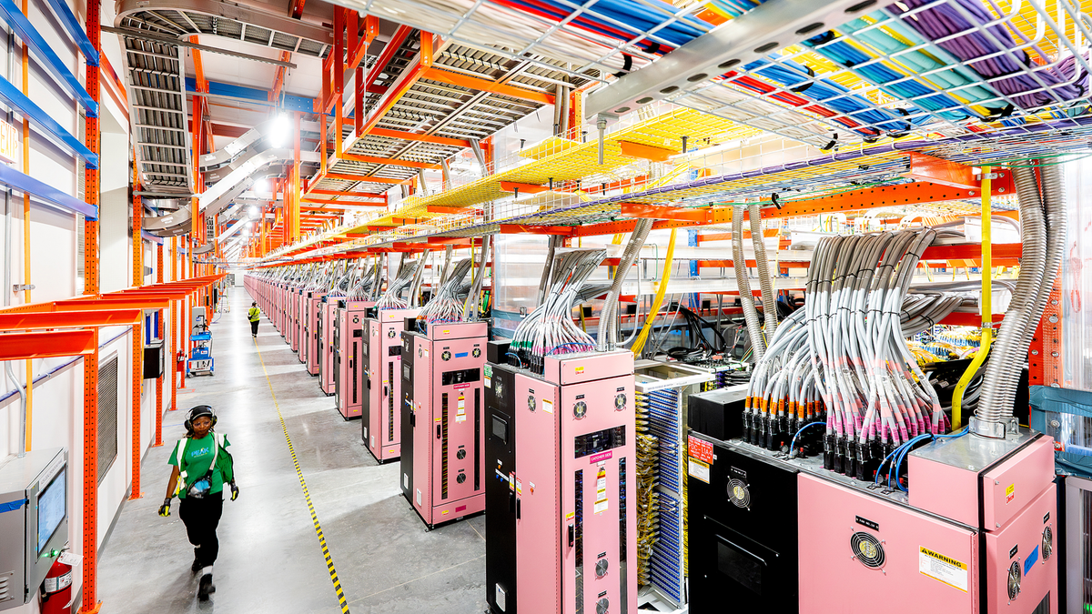Amazon ha consumato 10 miliardi di litri d'acqua per i data center nel 2025
