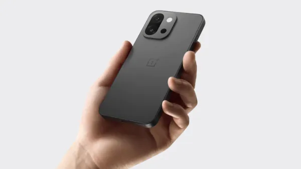 OnePlus 13s ufficiale in India: il nuovo flagship compatto con Snapdragon 8 Elite e Plus Key