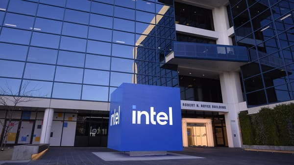 Intel declassata da Fitch con outlook negativo: il successo dei nuovi prodotti diventa cruciale
