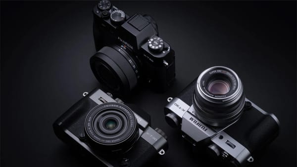 Fujifilm X-T30 III ufficiale: nuovo processore, autofocus AI e ghiera Film Sim a 1000 euro