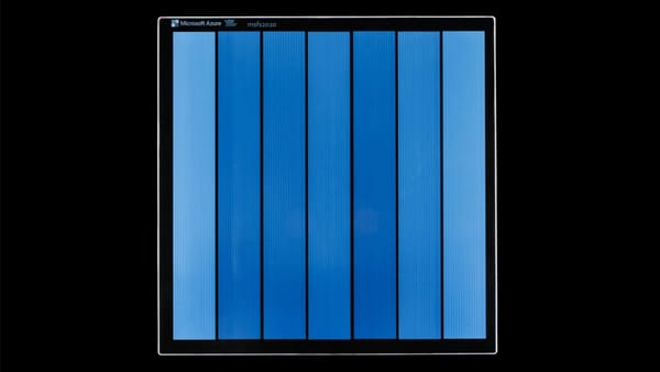 Project Silica, addio Hard Disk: Microsoft salva i dati nel vetro per 10.000 anni