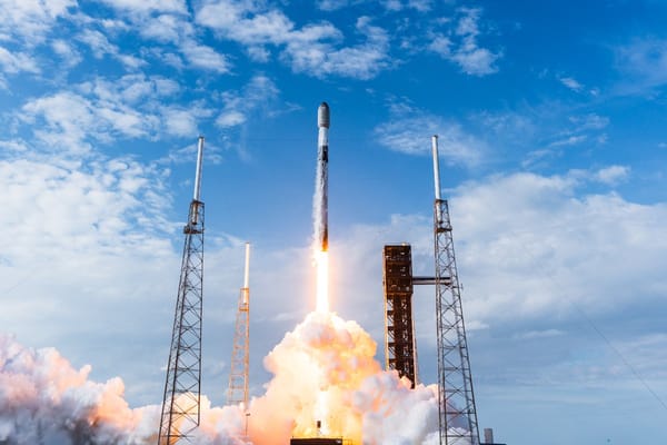 SpaceX debutta sul Nasdaq: l'IPO più grande della storia a 135 dollari per azione